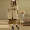 Płaszcze damskie okopy 2024 Zimowa ponadwymiarowa średnia długość bawełniana Koreańska edycja luźna ciepła wyściełana kurtka dla kobiet swobodne