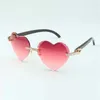 Direktverkauf: neue herzförmige Sonnenbrille mit geschliffenen Gläsern und Diamanten 8300687, Bügel aus natürlichem schwarzem Büffelhorn, Größe 58–18–140 mm