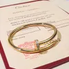 Un bracelet Kajia version Classic Fine populaire sur Internet, même produit de diffusion en direct dans le cadeau de la Saint-Valentin ITEV KMOQ