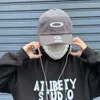 Desginer Oakly Japonya ve Güney Kore sokaklardan ortaklaşa nakış için gelir o Dört mevsim ördek dil şapkası Amerikan hip-hop kavisli beyzbol şapkası Erkekler için
