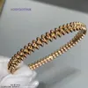 Bracciale di design classico di marca nuovo di pneumatici per auto, testa di proiettile, rivetto in oro, in movimento, moda personalizzata, stile di coppia neutro per riprese di strada con scatola originale