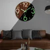 Horloges murales 12 pouces horloge en bois veilleuse grand nombre brun MDF silencieux décoration de la maison moderne mouvement de balayage à quartz