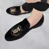 Мужская вышиваемая обувь Познакомилась с дизайнером черной моды VEET Casual Loafer