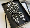 70x70cm enkel designer Grid tryck Floral Silk Scarf Headband för kvinnor Fashion Long Handle Bag Scarves Paris Shoulder Tote Luggag4066342