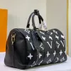 En kaliteli Erkek Deri Duffle Designer Bag Hafta Sonu Seyahat Çantaları Spor Çantası Yüksek Moda Bagaj Açık Deri Deri Eski Çiçek+Mektup Yumuşak Tek Büyük Boy Gm