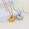 Peach Heart Pendant Halsband, nischgåva för kvinnor fashionabla och minimalistiska rostfritt stål hjärtformad benbenkedja med tredimensionella fullvingar,