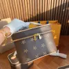 Tamaño de lujo Bonito bolso de vanidad Diseñador de moda Totes Bolso de maquillaje Bolsa de lavado cosmético Bolsa de maquillaje Cartera para hombre Artículos de tocador de cuero Bolsas de embrague