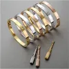 Gioielli di design Braccialetti classici Bracciale in oro per donna Uomo Bracciale in titanio 316L Moda Bracciale da sposa Argento Rosa Giorno del Ringraziamento Bracciale da uomo Bracciale regalo