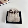 Cappello lavorato a maglia di design francese per donna Cappelli a cuffia di lusso M Cappello a cuffia Elegante cappello invernale in lana calda 100% cashmere Lettera