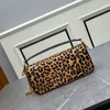 Leopard Crossbody Bag designer plånböcker 27 cm löstagbar handtagskedja inuti modebokstäver magnetknapp kvinnor klaff axelväskor små handväskor handväska