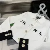 Nuovo designer di moda piccolo profumo Tasca con colletto polo Versione coreana Cappotto con lettera corta con fibbia in metallo