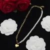 Collana girocollo con cuore di perle di nuova moda, bracciale elegante, delicato, leggero, in ottone, rame, farfalla, orecchini d'amore, gioielli da donna, regali premium per la festa di nozze