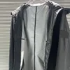 Projektant mody Wodoodporne na zewnątrz z kapturem hardshell kurtka epaulety haftowane dla mężczyzn i kobiet