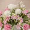 Декоративные цветы, искусственная мебель, невеста держит поддельные хризантемы с 7 головками, домашнее рождественское свадебное украшение своими руками