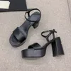 Designers sandaler skor plattform chunky klackar sandal mode kvinnor strass sommar hög klack sandaler toppkvalitet silk fårskinn party skor öppen tå ankel rem