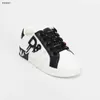 Scarpe per bambini di lusso Designer Sneaker per neonati taglia 26-35 comprese scatole in bianco e nero schema di colori Design Girls Boys Shoe DEC20