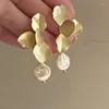 Boucles d'oreilles pendantes pour femmes, couleur or, pétale de fleur, longue goutte, Uniquedesin, perle baroque, bijoux cadeaux, 2024