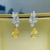 Studörhängen 5 karat 925 Sterling Silver Sparkling Artificial Yellow Diamond Trendy High Grade Water Drop Wedding Jewelry Wholesale