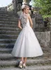 Abiti da sposa linea A lunghezza tè Applicazioni in pizzo Abiti da sposa vintage Bottoni posteriori Illusion Abito da sposa classico da giardino 2024