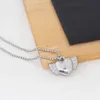 Peach Heart Pendant Halsband, nischgåva för kvinnor fashionabla och minimalistiska rostfritt stål hjärtformad benbenkedja med tredimensionella fullvingar,