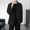メンズカジュアルシャツストライプシャツジャケット男性女性香港スタイルカジュアルな特大トレンドブラックユニセックスゴシック長袖シャツ秋のトップス