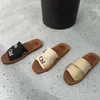 Al aire libre de primera calidad Sandalias de playa de verano Lienzo Diseñador Zapatilla Zapato casual Zuecos Sandale Slide Woody Mujer Tacón plano Mule Sliders para hombre Moda Viaje Lady Loafer