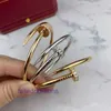 Braccialetti per pneumatici per auto di moda in vendita Bracciale per unghie con testa e coda in oro con diamanti Set di mani di alta edizione Set di stampe di parole perfette Coppia Micro Zirco Hanno la scatola originale