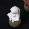 Squisito vassoio da tè da tavolo Piccoli ornamenti Tè in argilla viola Pet Scultura fatta a mano da astronauta Accessori per il tè 240103