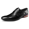 Zapatos rojos de marca italiana para hombre, zapatos de vestir formales clásicos de lujo, zapatos de cuero Oxford para hombre, zapatos de boda puntiagudos a la moda 240102