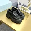 Loafers Designer-Schuhe, weiches Rindsleder, Plateau-Sneaker, Gummi, schwarz, glänzendes Leder, klobiger runder Kopf-Sneaker, dicker Boden, Schuhgröße 35–41, 06