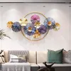 Dekorativa figurer Hemdekoration Gyllene 3D Flower Wall Hanging Luxury vardagsrum EL Dekorationer Väggmonterade stora hantverk