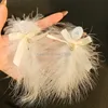 Horquillas para el pelo para mujer, horquillas de plumas blancas de felpa, lazo de Hada dulce romántico, pasadores de Clip para el pelo con diamantes de imitación, accesorios de ropa