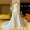 Abiti da sposa in raso senza spalline avorio Una linea di corte strascico Abiti da sposa increspati con perline pesanti di lusso