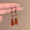 Boucles d'oreilles Vintage ethniques de couleur rouge en forme de goutte d'eau pour femmes et filles, boucles d'oreilles géométriques longues à pampilles en résine de Style chinois