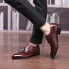 Zapatos de cuero italianos de alta calidad, zapatos de negocios a la moda para hombres, zapatos casuales, zapatos de punta estrecha, zapatos planos de boda, zapatos de fiesta 240102
