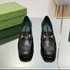 Mocazioni decorazioni con fibbia scarpe slip-on tallone tallone nero vitello avorio da donna pompe di moda di moda designer di lusso design di piedi quadrato carriera da ufficio tacchi alti