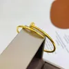Tasarımcı Vidalı Bileklik Bileklik Tırnaklar Moda Lüks Takılar Bakıcı Orijinal Modaya Dönüşü 18K Altın Elmas Kadınlar Erkekler Tırnak Bilezikleri Gümüş Takı Bileklik V9e2