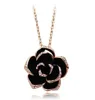 Collana di marca Camelia Design Ciondolo Moda Donna Color oro Pittura nera Collana di fiori rosa per collane da sposa8473927