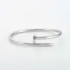 Designer Fashion Ins Network Red Wind Acciaio inossidabile Bracciale per unghie aperta con Niin Female Rivet 484D