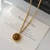 Choker Euusa Retro Maillard Tiger Eye Stone Handmade Bade Necklace Light Luxury 및 고급 민족 스타일 Amber Collarbone Chain