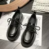 Ubierz buty ze średnimi obcasami Czarne normalne skórzane obuwie damskie dla kobiety 2024 Moccasins Platform