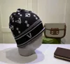 2024 Nouveau Designer Ball Capset Skullcap / Skull Luxe Identifier Couleur Lettre Pétale Dames Laine Skullcap Tempérament Jeune Mode Casual Design Couple Modèles