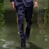 Erkekler Suits Blazers 2023 Yeni lacivert Erkekler Takım 2 PCS Set İpek Saten Tasarımcı Partisi Kemer Moda İş Şal Kapan Ceket Blazer Pantolon Q230103