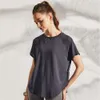 Yoga Fitness Sports Lululemenly Womens T-shirt med en vacker rygg, delad öppen torkning, elastisk träning, avslappnad yogamatta