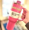 US STOCK Mesmo 40 onças Quencher Tumblers Cosmo Parade Flamingo Co-branded Co-branded Valentine's Day Gift Cup 40 onças de aço inoxidável FlowState Quencher Pink Lid Straw Car Mug