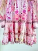 ピンクの印刷された長袖のミニドレス