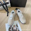 Designer hardloopschoenen Europees lederen dikke zool kleine witte schoenen voor vrouwen in de lente chaneler zomer afslanke toenemende hoogte casual kanten lichtgewicht spons