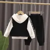 男の子スーツの子供のための春の秋のベビー服