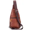 2023 100 Cowhide Leather Casual Fashion Crossbody Chest Bag Herrläderväska USB Laddning Travel Axelväska Dagspack Male 240125