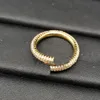 Kadınlar Band Ring Takı için Aşk Yüzükleri Gümüş Tek Tırnak Avrupa Moda Sokak Çift Klasik Altın Gümüş Gül Boyutu 6-9 Kutu